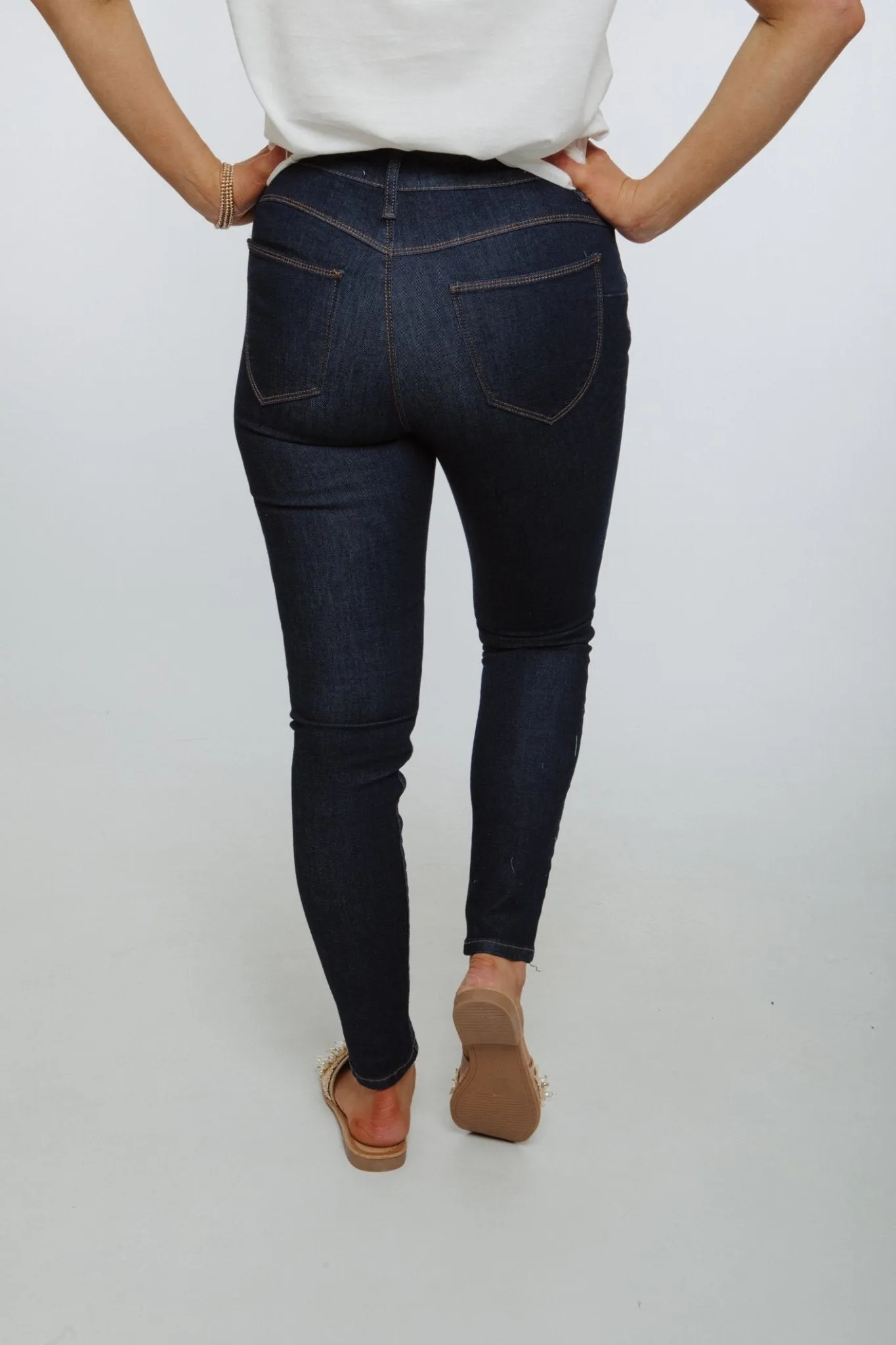 Cindy Bum Lift Jeans In Dark Wash