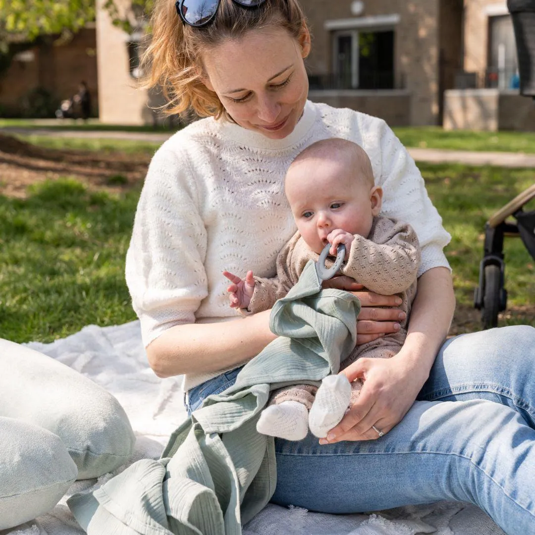 Doomoo Mom N Play Breastfeeding Cape - Green