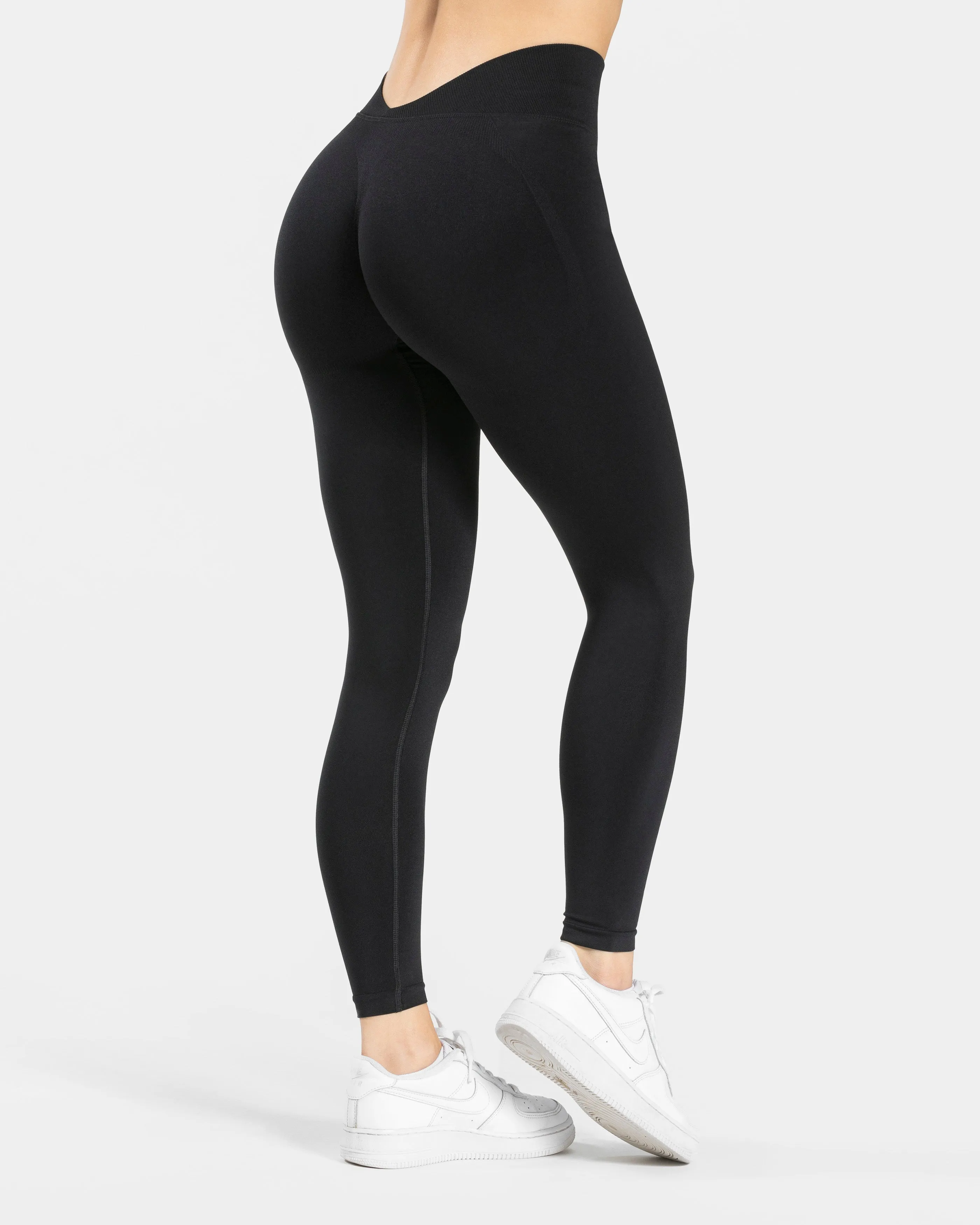 Essence V-Back Covert Scrunch Leggings "Schwarz"