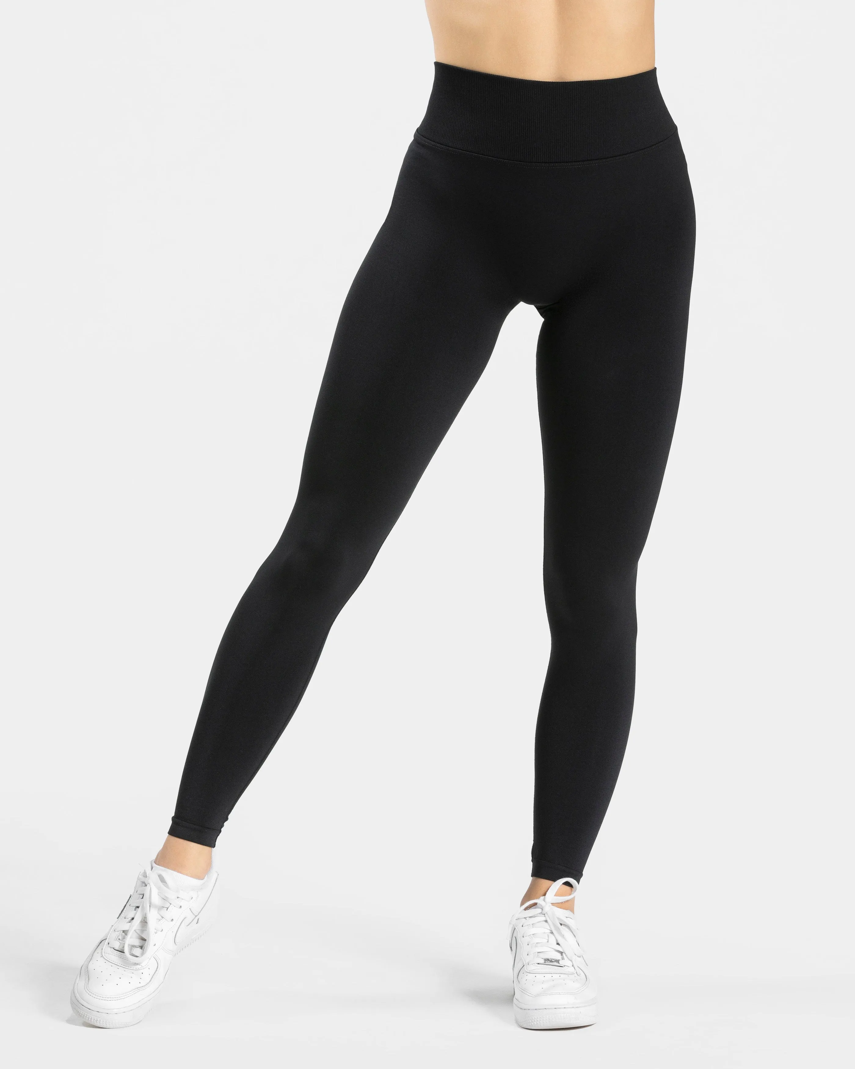 Essence V-Back Covert Scrunch Leggings "Schwarz"