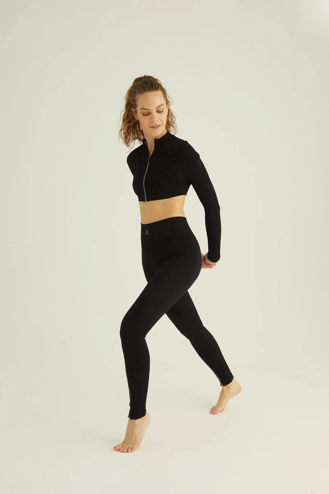 Form & Grace Seamless Ribbed Leggings With Contrast Zip Black