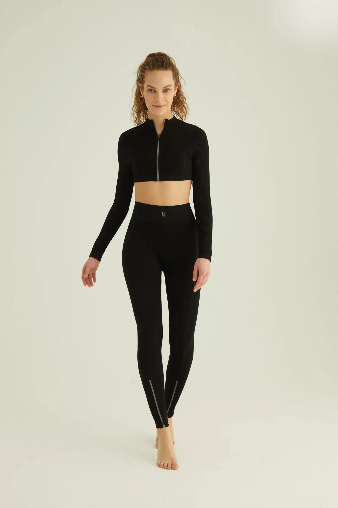 Form & Grace Seamless Ribbed Leggings With Contrast Zip Black