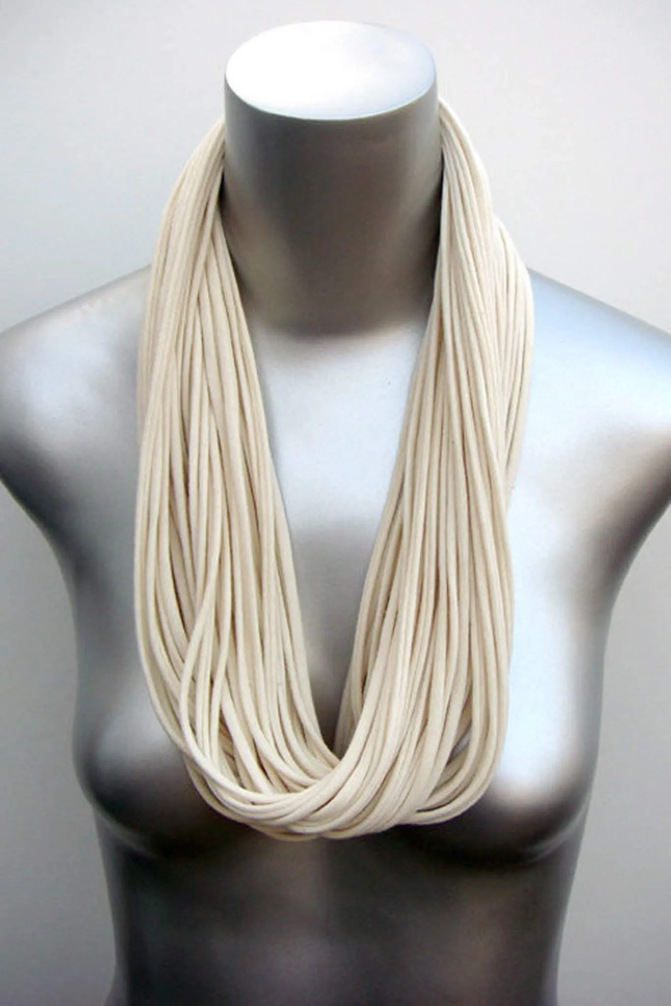 Necklush Infinity Scarf / Cream White / Unisex