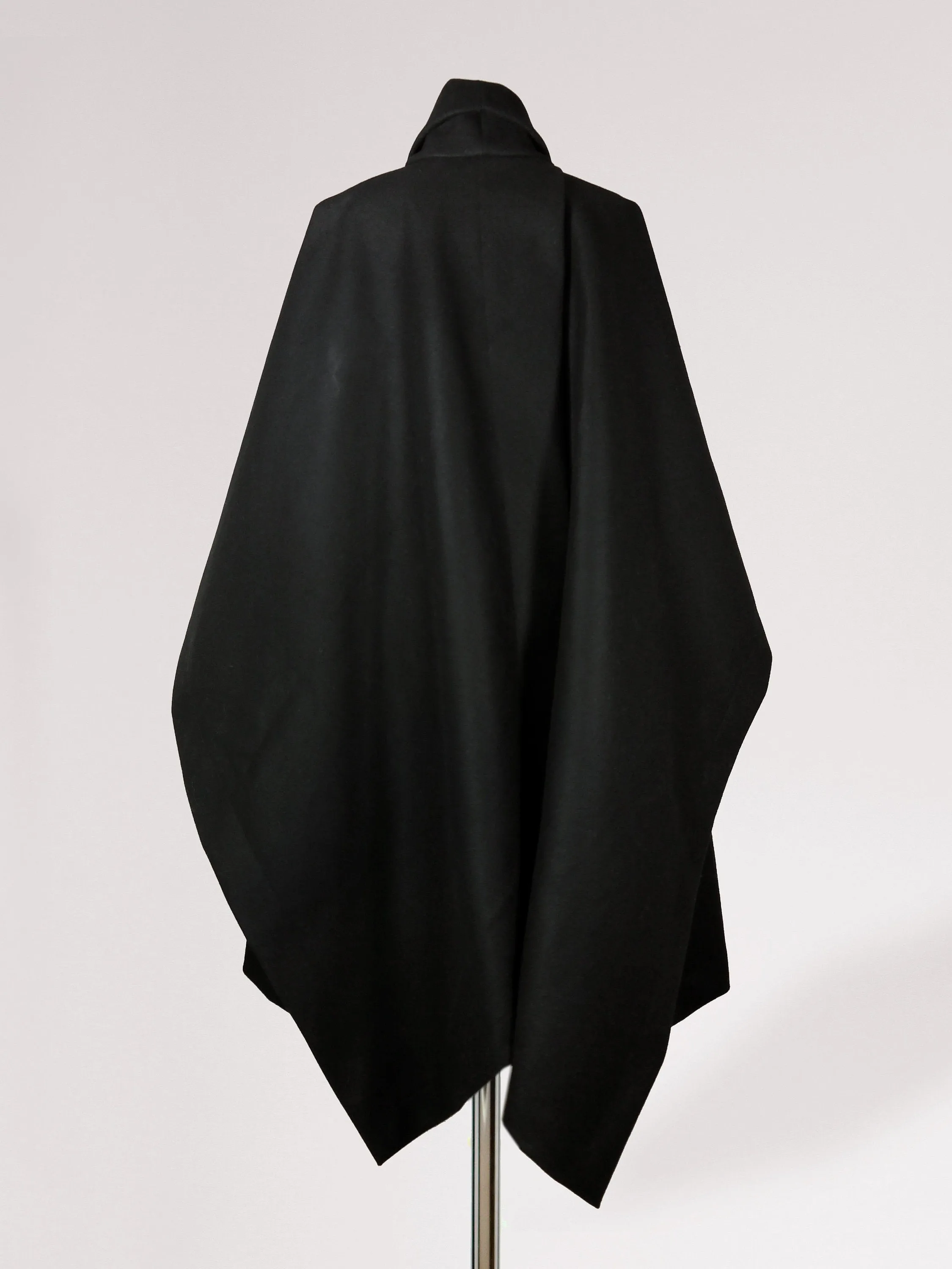 Origami Stain Collar Wool Cape / Black