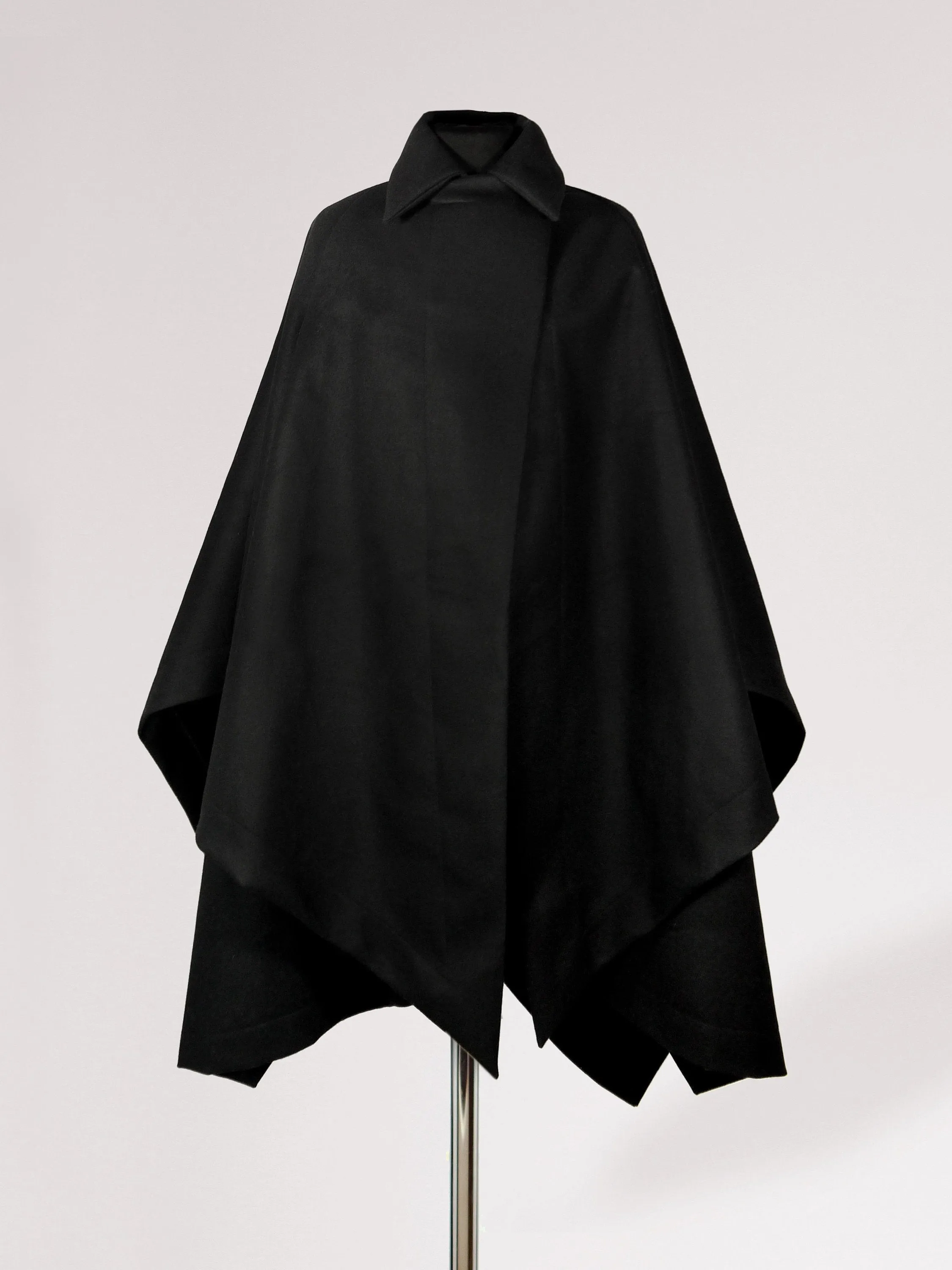 Origami Stain Collar Wool Cape / Black