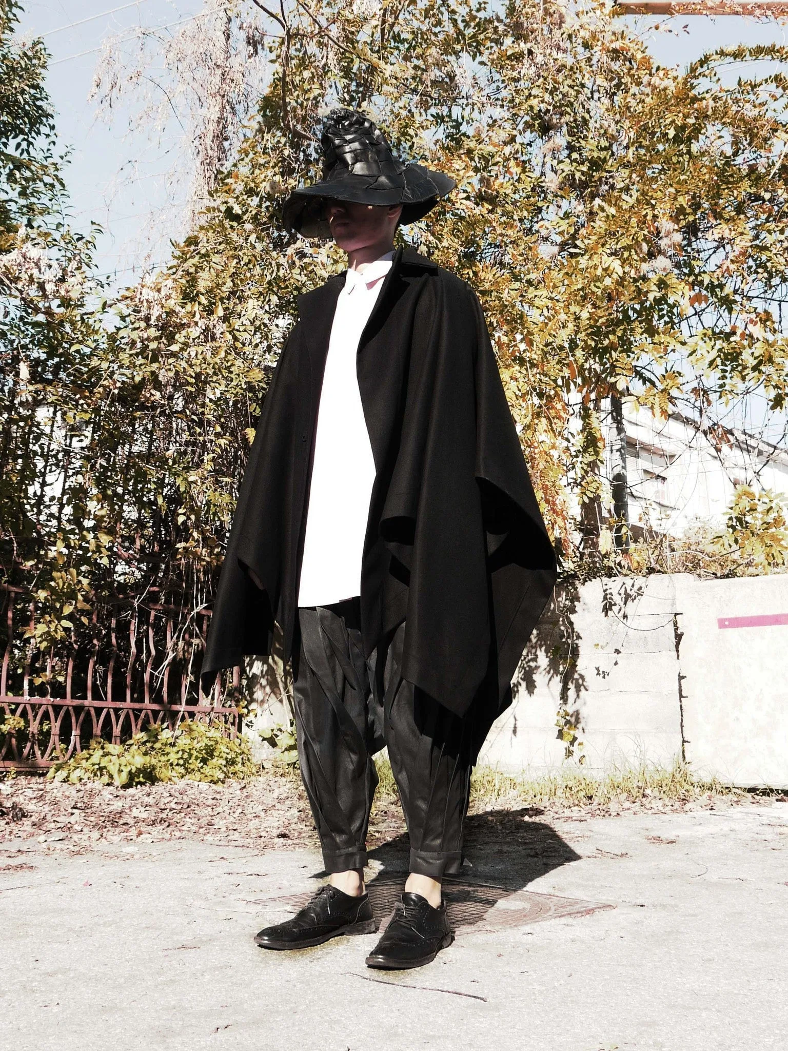 Origami Stain Collar Wool Cape / Black