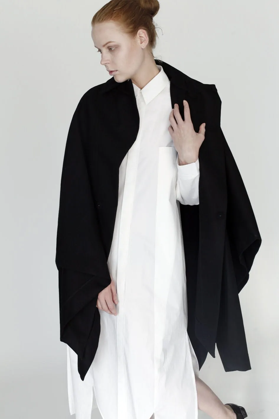 Origami Stain Collar Wool Cape / Black