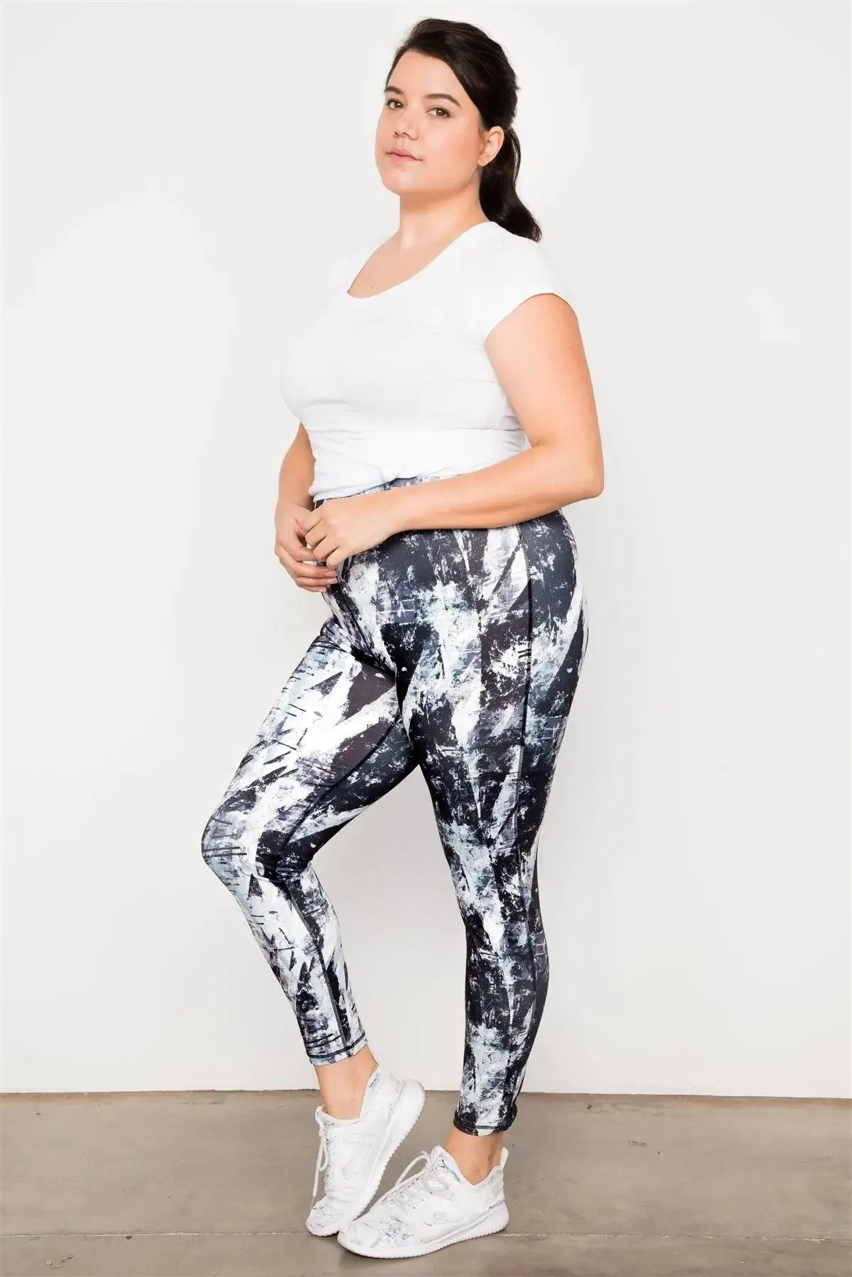 Plus Size Black & White Athletic Mid Rise Abstract Leggings