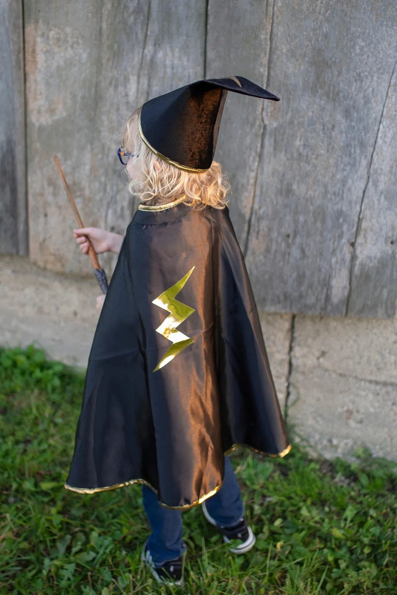 REV WIZARD CAPE/ HAT BLK 4/6