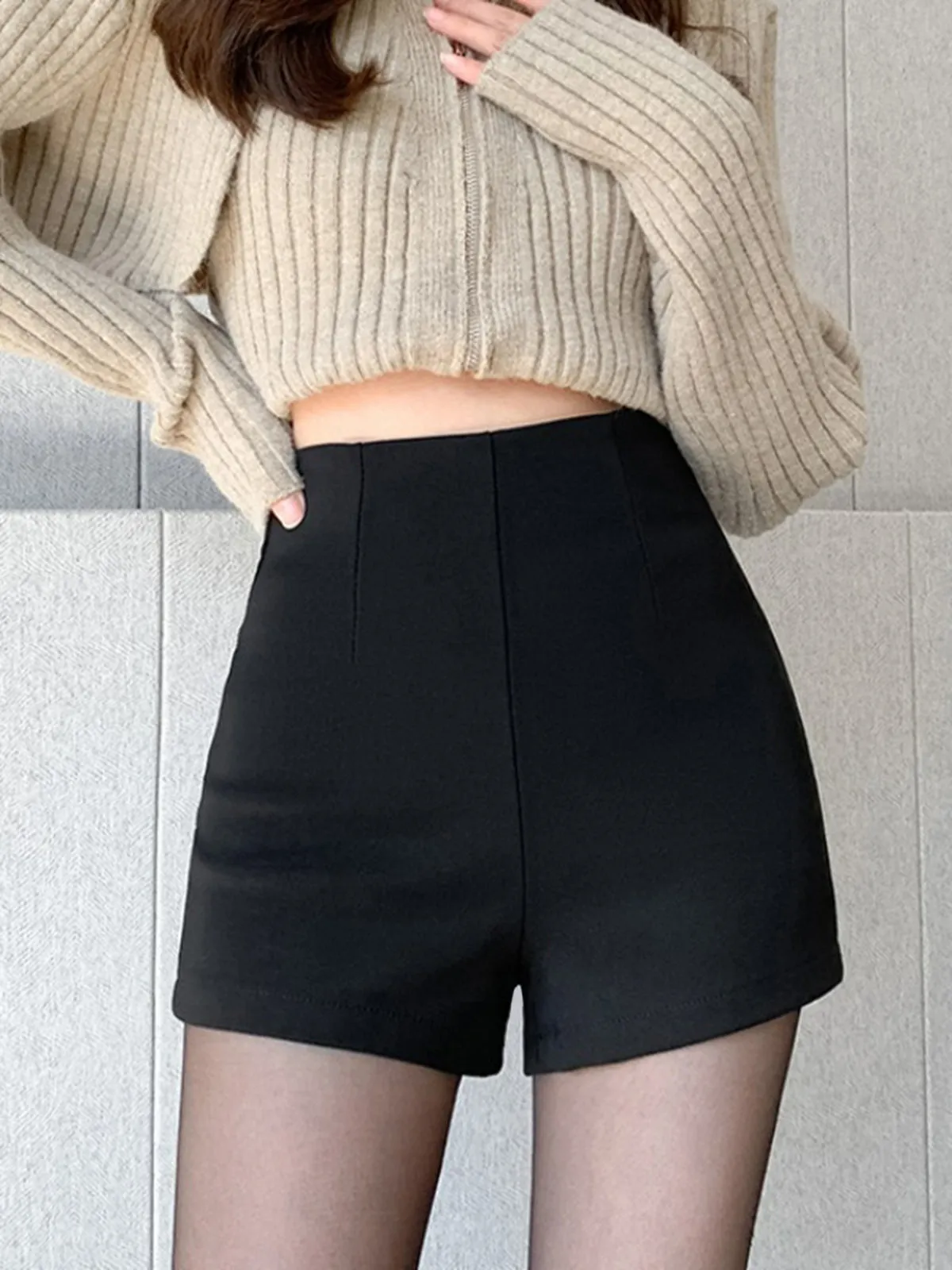 Solid High Graceful Waist Zip Shorts